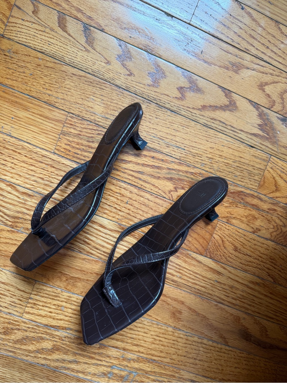 H&M Dark Brown Croc-Embossed Square-Toe Thong Mules - Picture 2 of 3